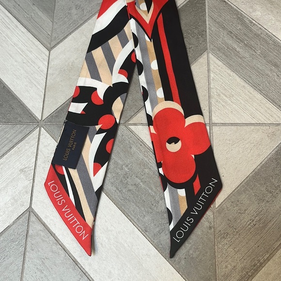 Louis Vuitton Silk Pop Monogram BB Bandeau in Red - Picture 4 of 7